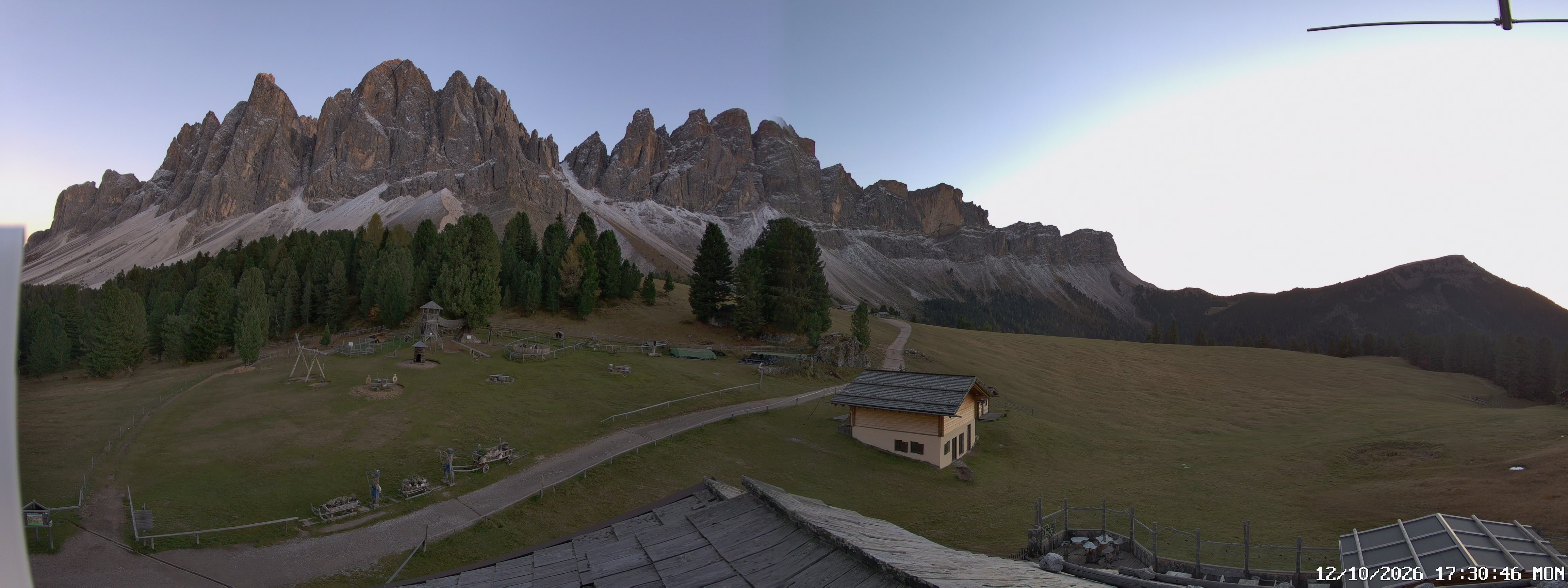 Archived image Webcam Mountain Hut Geisleralm - View to Geislerspitzen