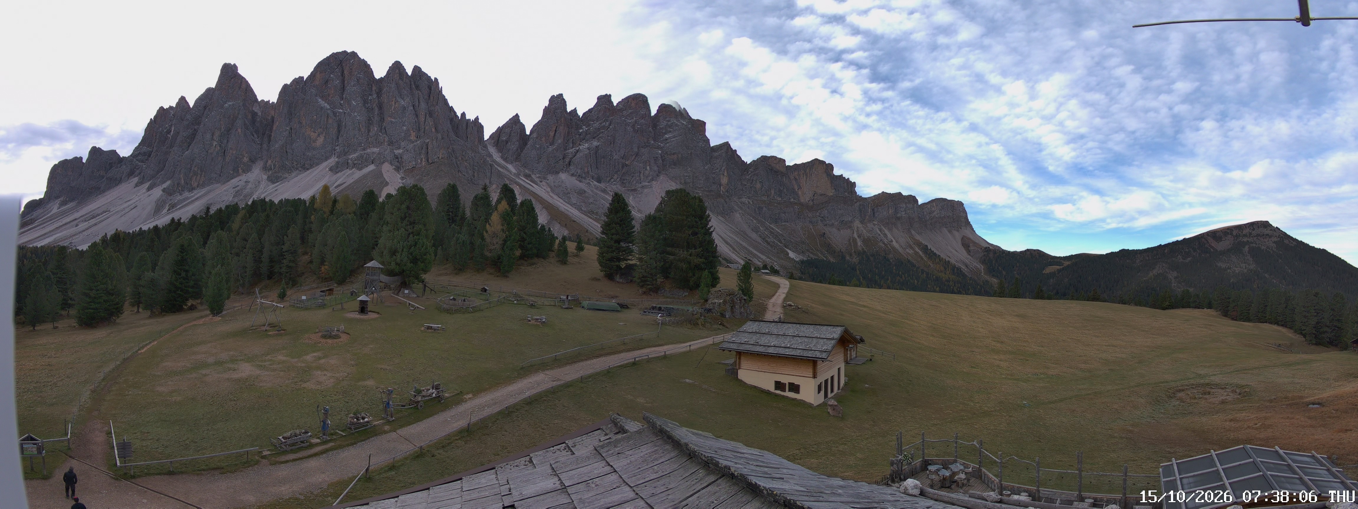 Archived image Webcam Mountain Hut Geisleralm - View to Geislerspitzen
