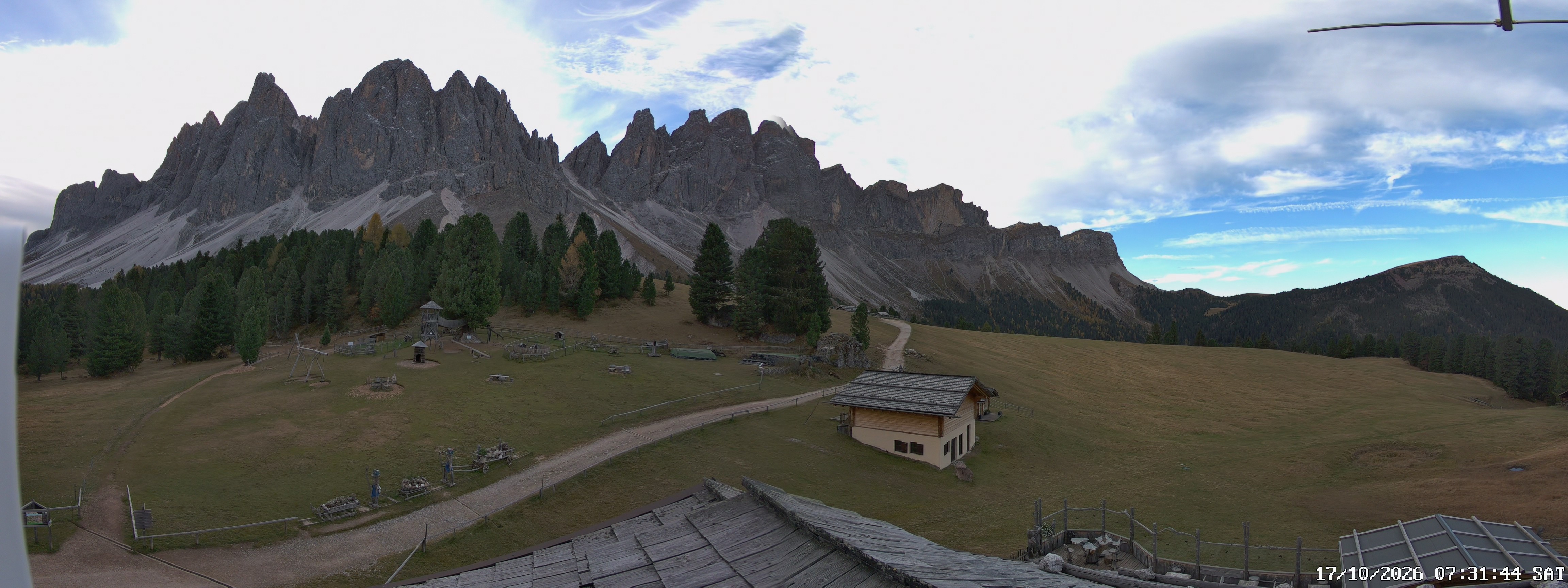 Archived image Webcam Mountain Hut Geisleralm - View to Geislerspitzen