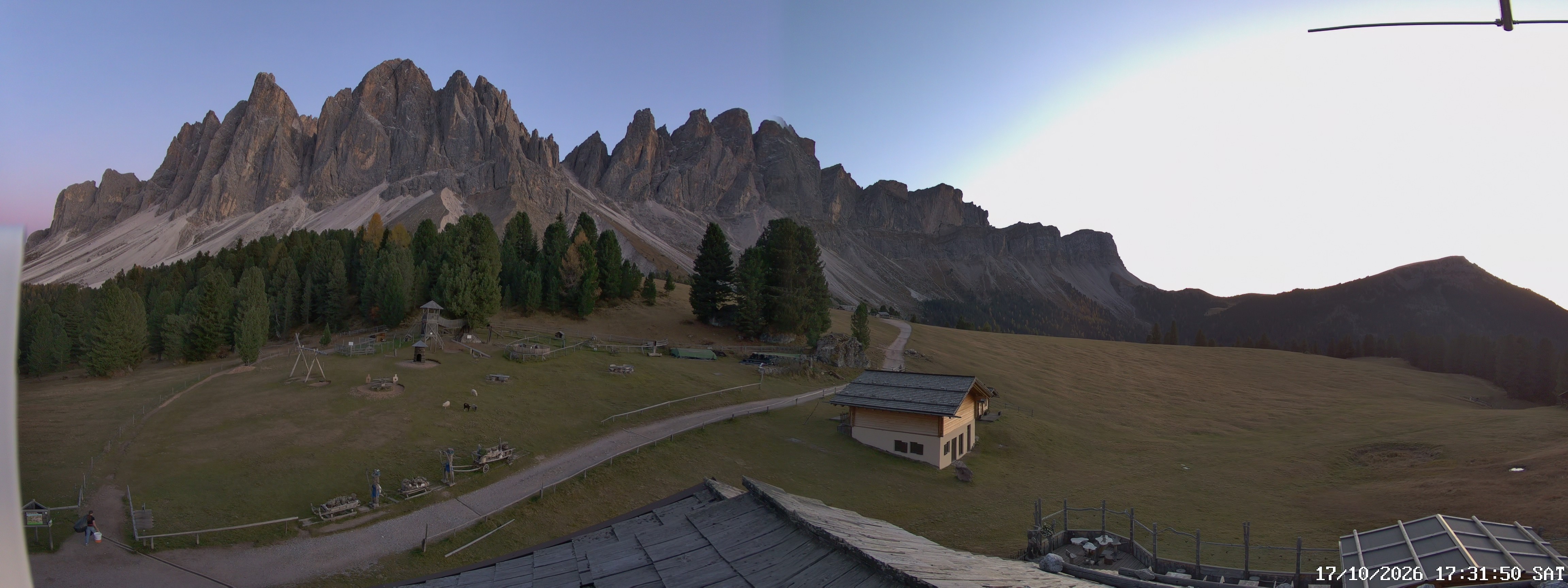 Archived image Webcam Mountain Hut Geisleralm - View to Geislerspitzen