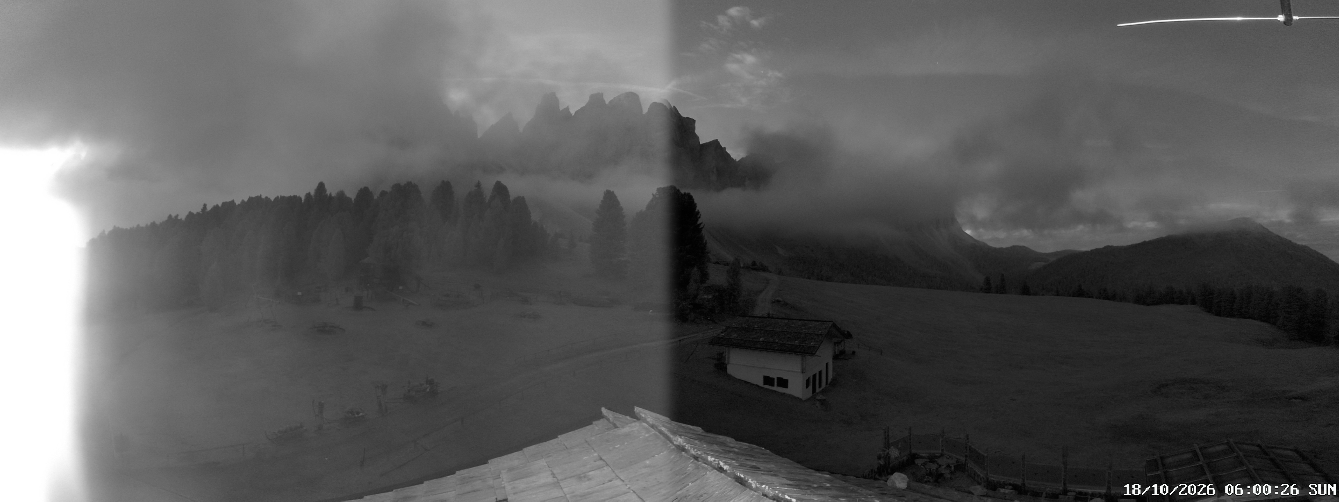 Archived image Webcam Mountain Hut Geisleralm - View to Geislerspitzen