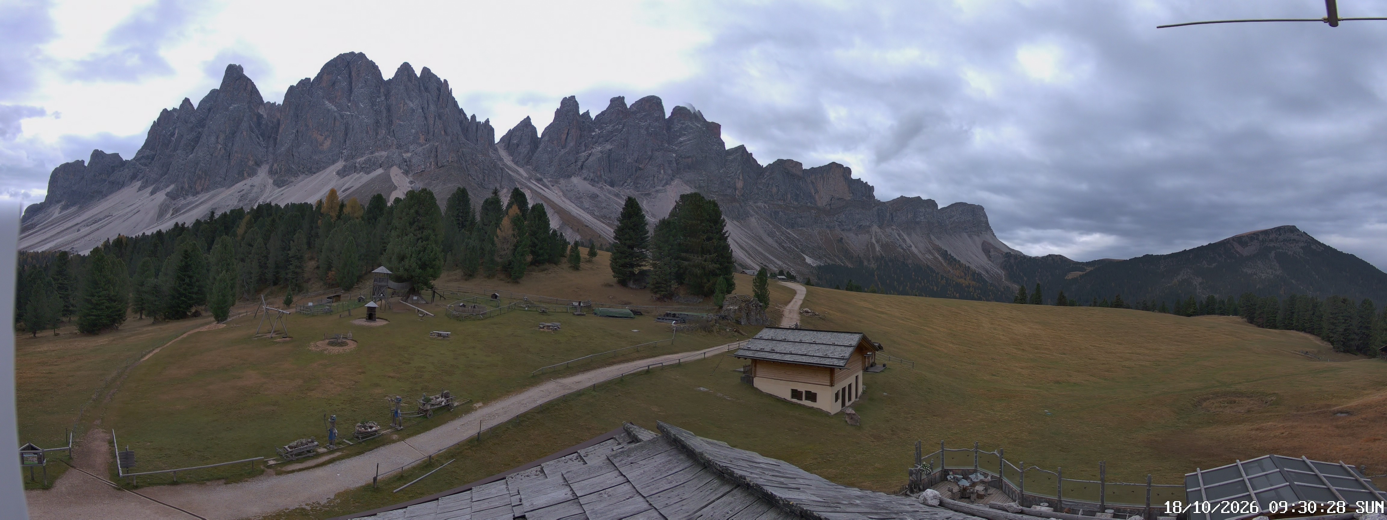 Archived image Webcam Mountain Hut Geisleralm - View to Geislerspitzen