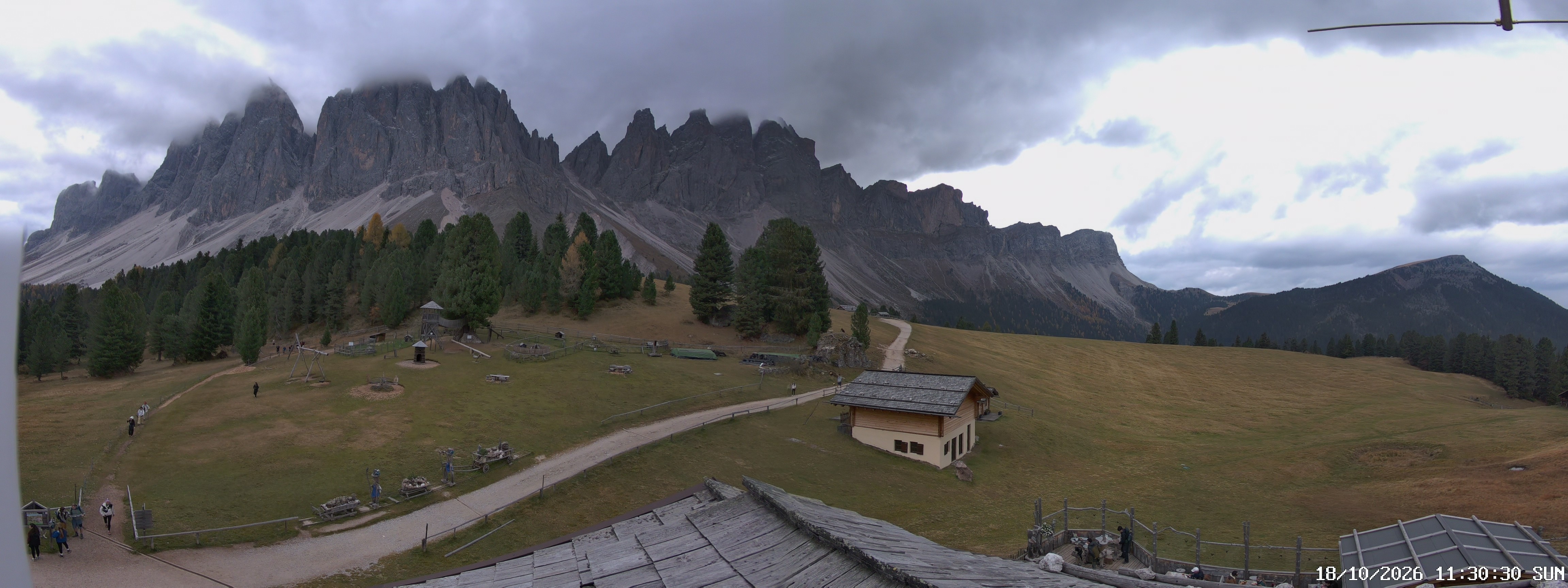 Archived image Webcam Mountain Hut Geisleralm - View to Geislerspitzen