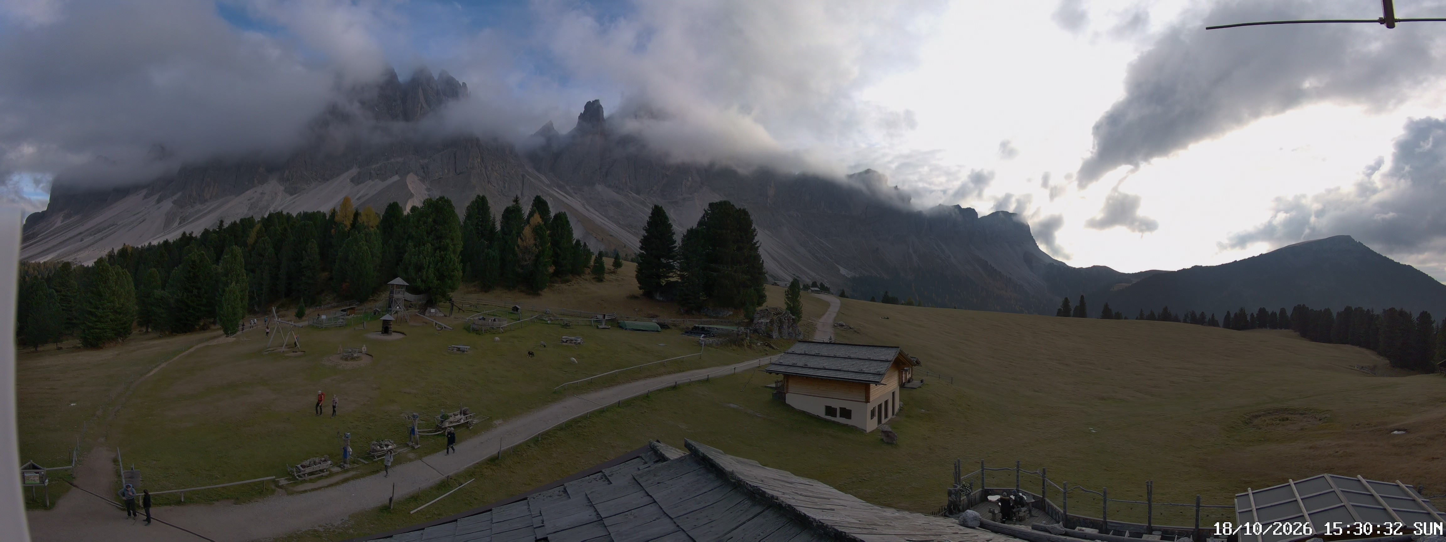 Archived image Webcam Mountain Hut Geisleralm - View to Geislerspitzen