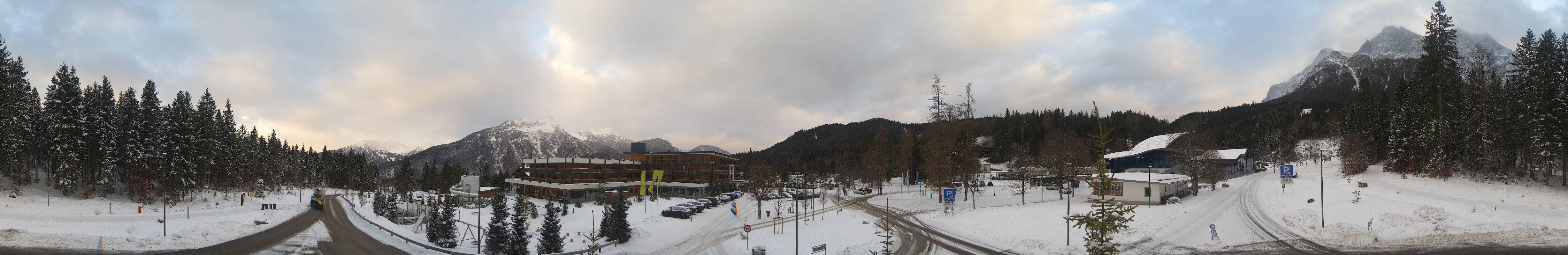 Archived image Webcam Ehrwald: Base Station Tiroler Zugspitzbahn