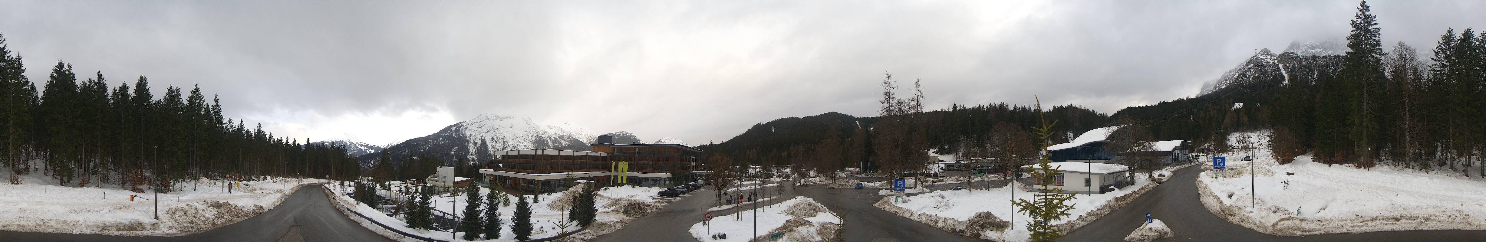 Archived image Webcam Ehrwald: Base Station Tiroler Zugspitzbahn