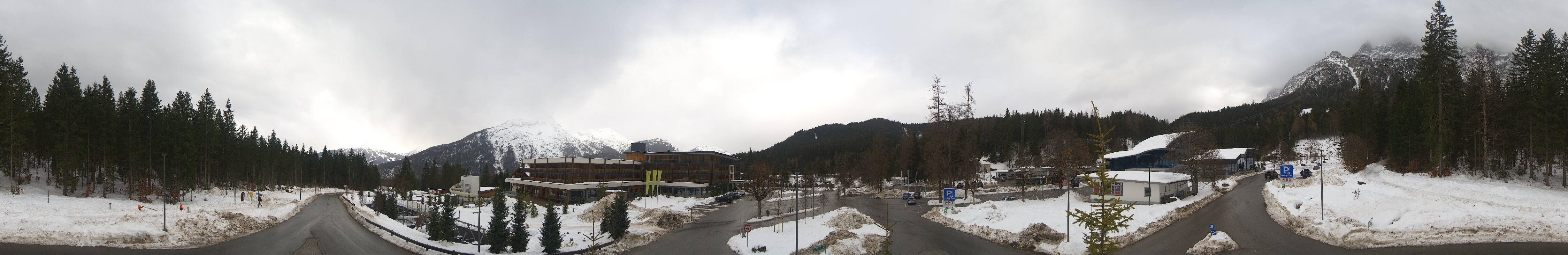 Archived image Webcam Ehrwald: Base Station Tiroler Zugspitzbahn