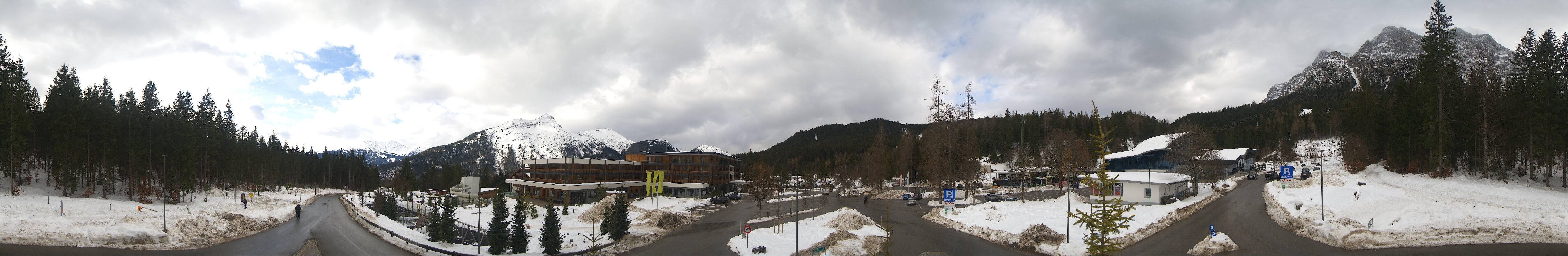 Archived image Webcam Ehrwald: Base Station Tiroler Zugspitzbahn