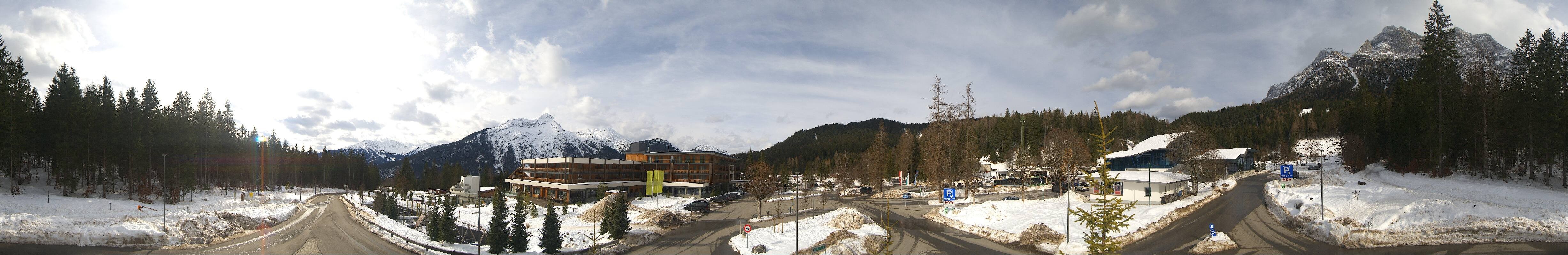 Archived image Webcam Ehrwald: Base Station Tiroler Zugspitzbahn