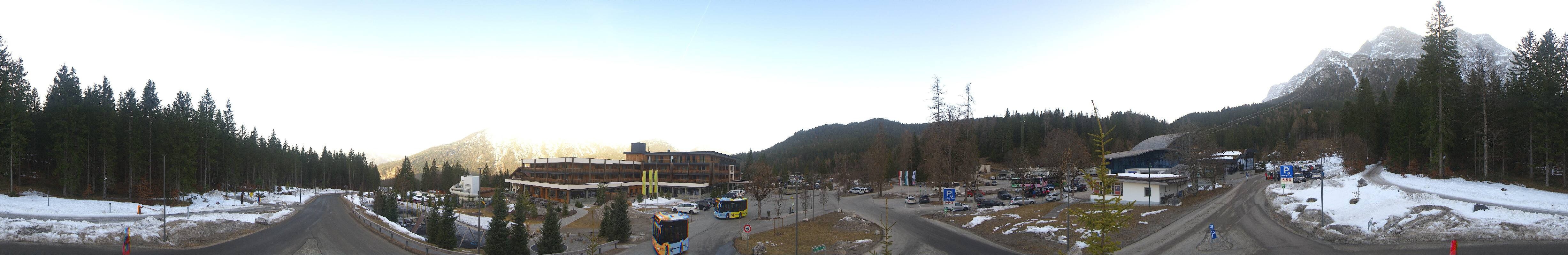 Archived image Webcam Ehrwald: Base Station Tiroler Zugspitzbahn