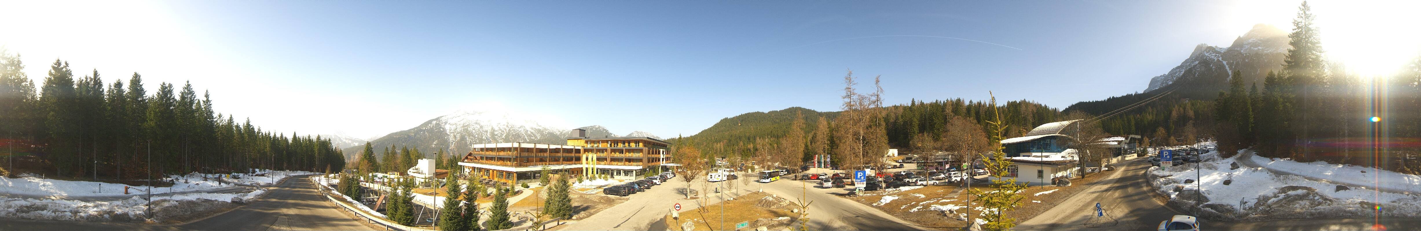 Archived image Webcam Ehrwald: Base Station Tiroler Zugspitzbahn