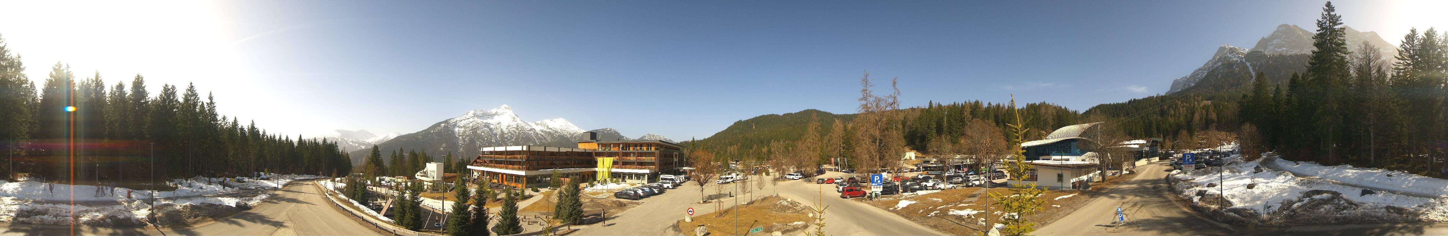 Archived image Webcam Ehrwald: Base Station Tiroler Zugspitzbahn