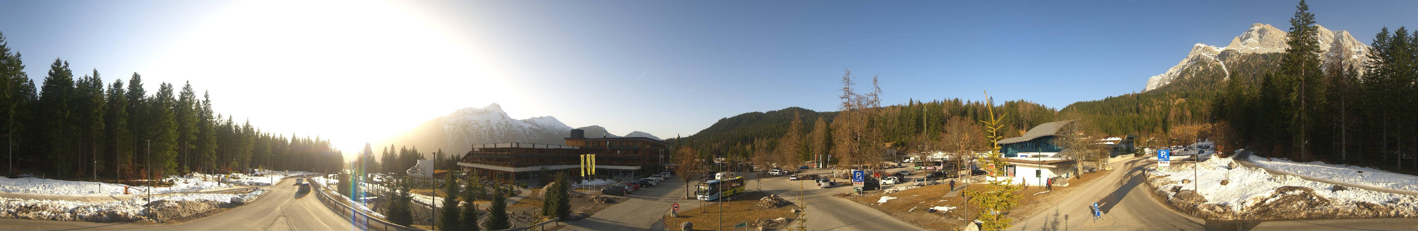 Archived image Webcam Ehrwald: Base Station Tiroler Zugspitzbahn