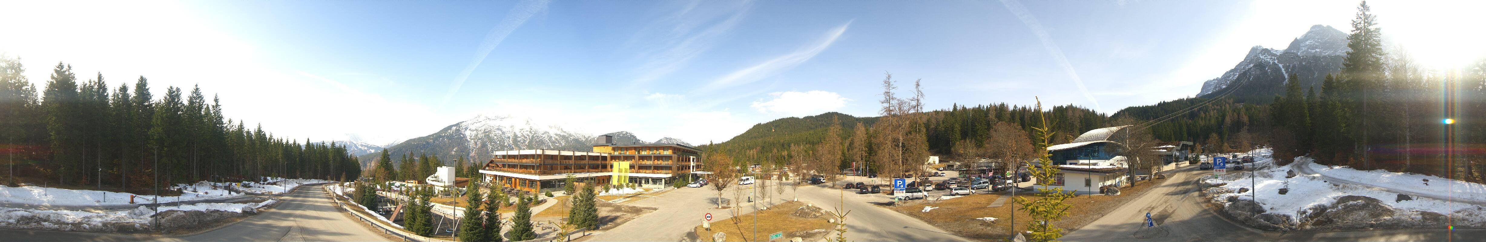 Archived image Webcam Ehrwald: Base Station Tiroler Zugspitzbahn