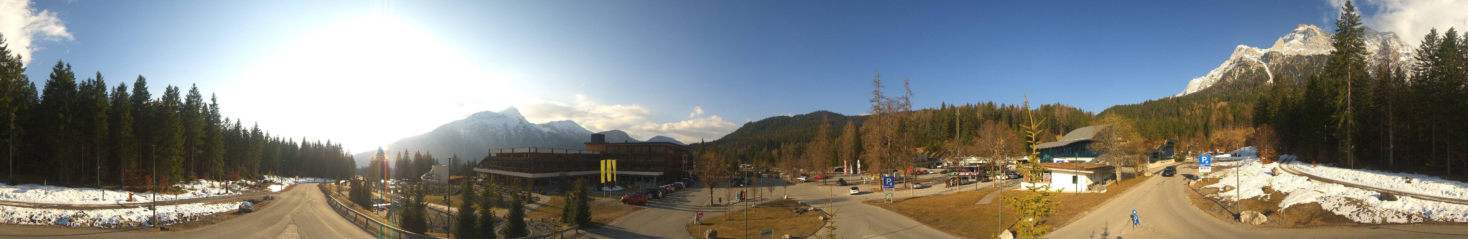 Archived image Webcam Ehrwald: Base Station Tiroler Zugspitzbahn