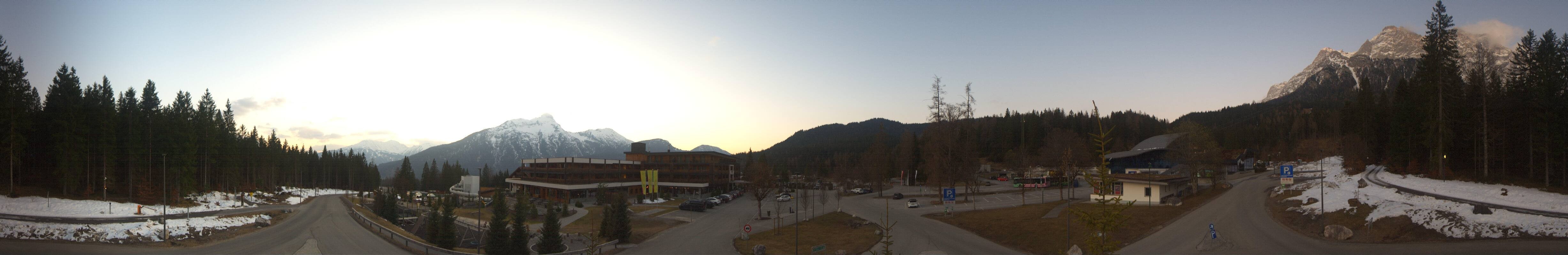 Archived image Webcam Ehrwald: Base Station Tiroler Zugspitzbahn