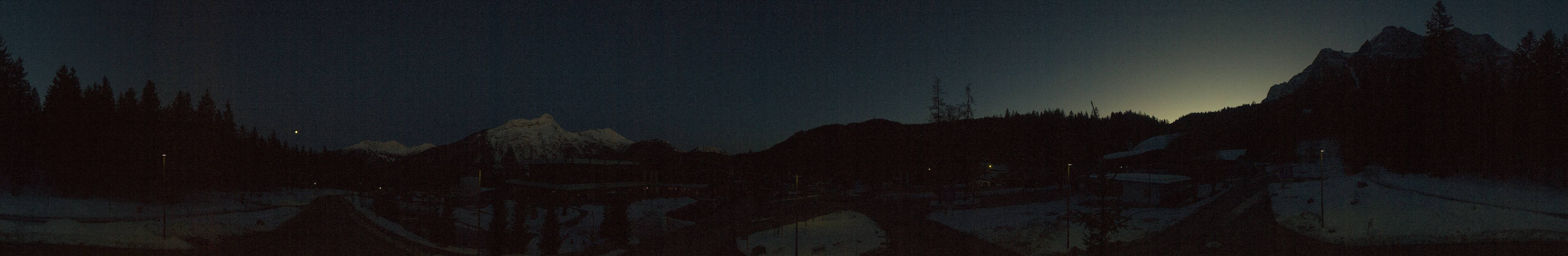 Archived image Webcam Ehrwald: Base Station Tiroler Zugspitzbahn