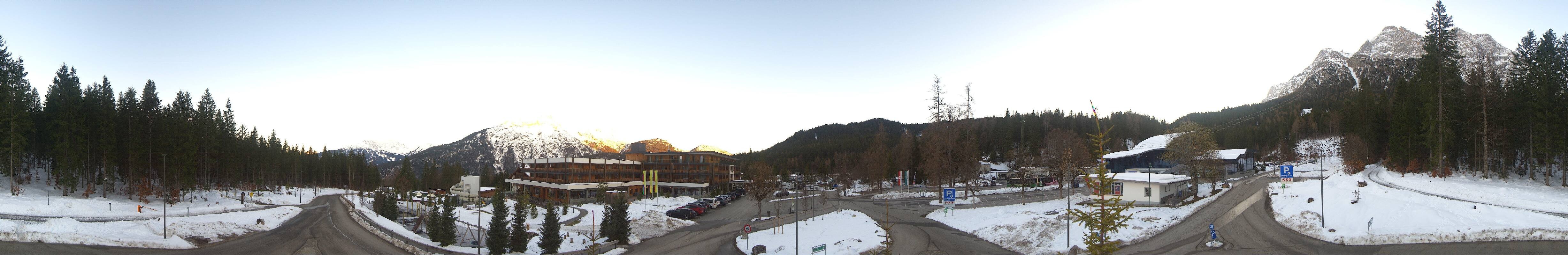 Archived image Webcam Ehrwald: Base Station Tiroler Zugspitzbahn