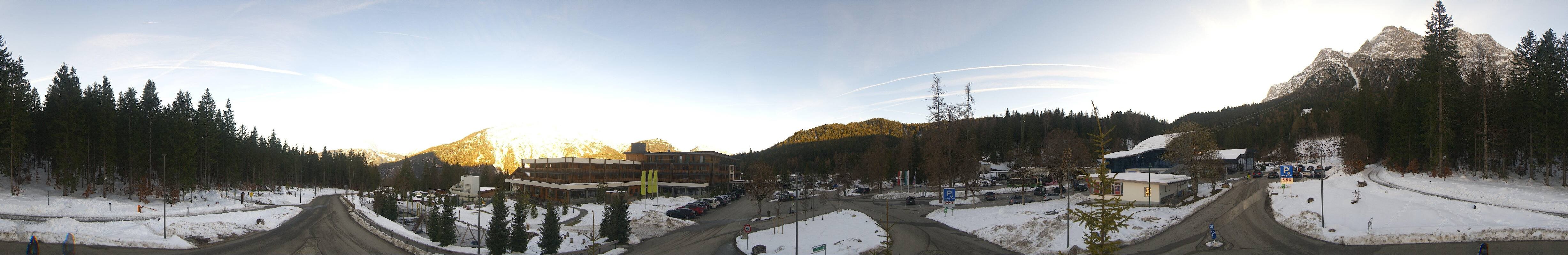 Archived image Webcam Ehrwald: Base Station Tiroler Zugspitzbahn