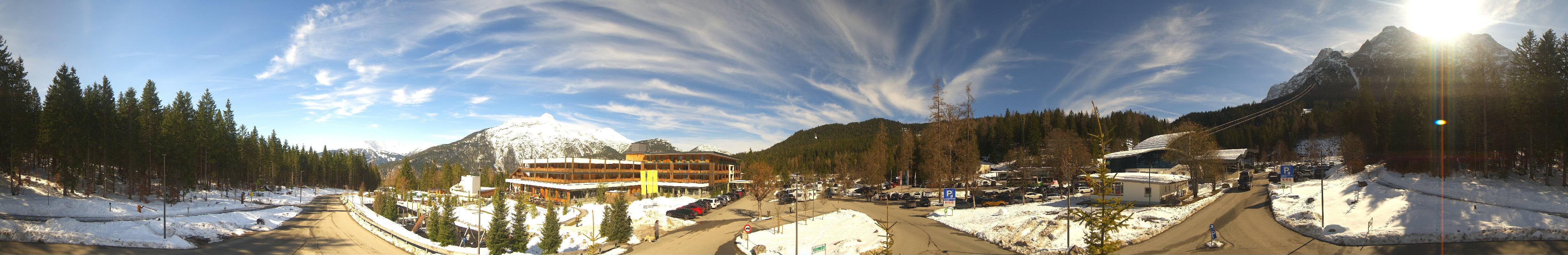 Archived image Webcam Ehrwald: Base Station Tiroler Zugspitzbahn