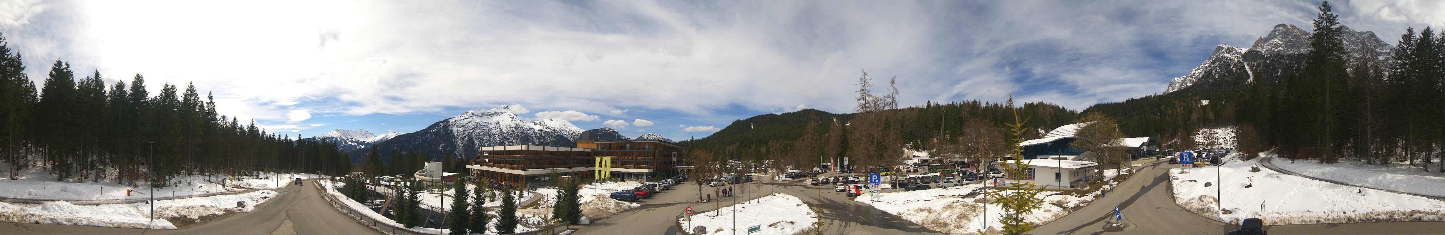 Archived image Webcam Ehrwald: Base Station Tiroler Zugspitzbahn