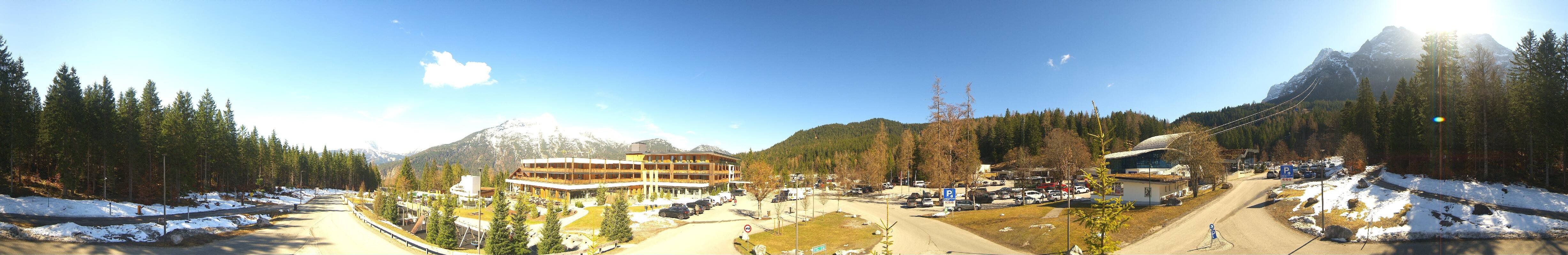 Archived image Webcam Ehrwald: Base Station Tiroler Zugspitzbahn