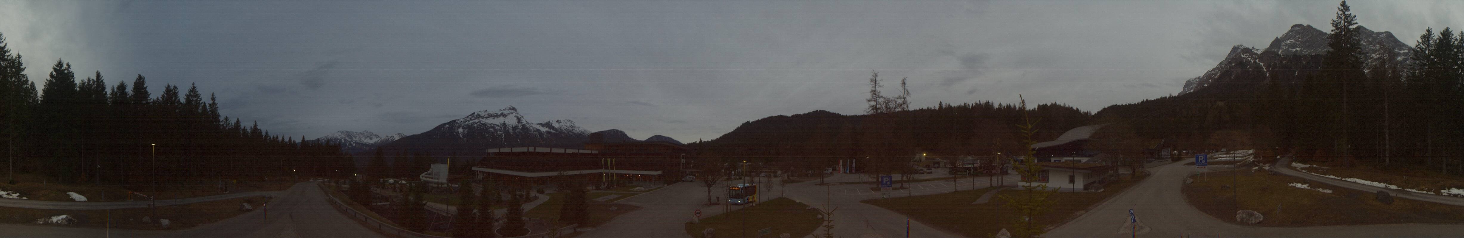 Archived image Webcam Ehrwald: Base Station Tiroler Zugspitzbahn