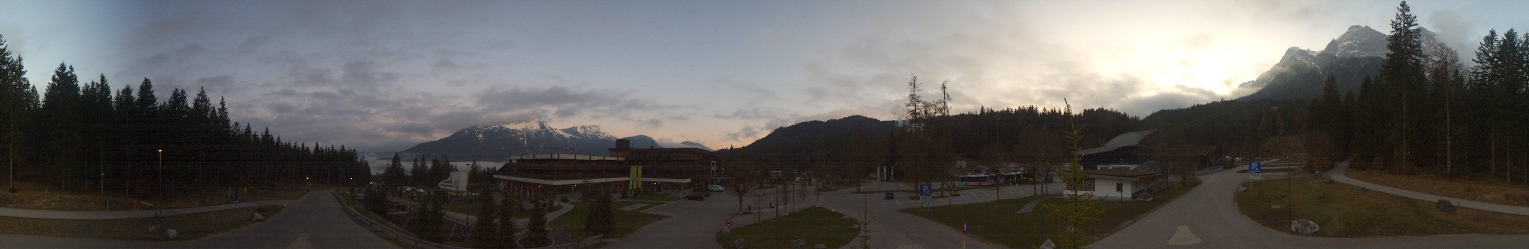 Archived image Webcam Ehrwald: Base Station Tiroler Zugspitzbahn