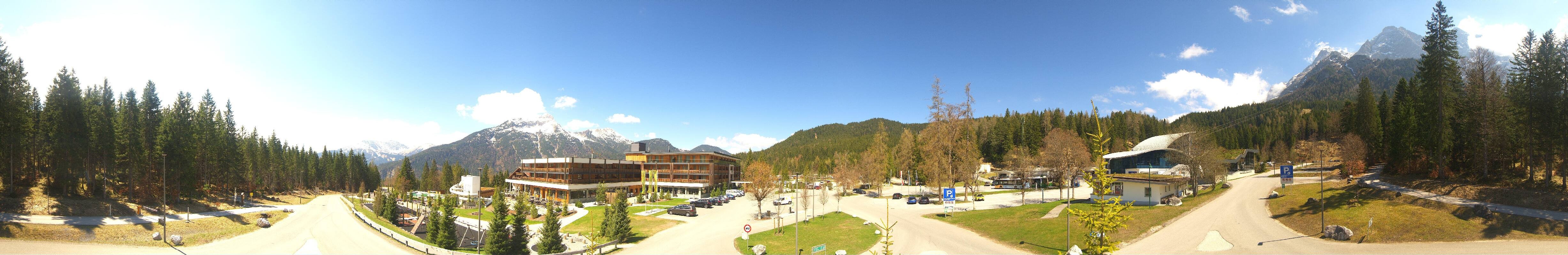 Archived image Webcam Ehrwald: Base Station Tiroler Zugspitzbahn