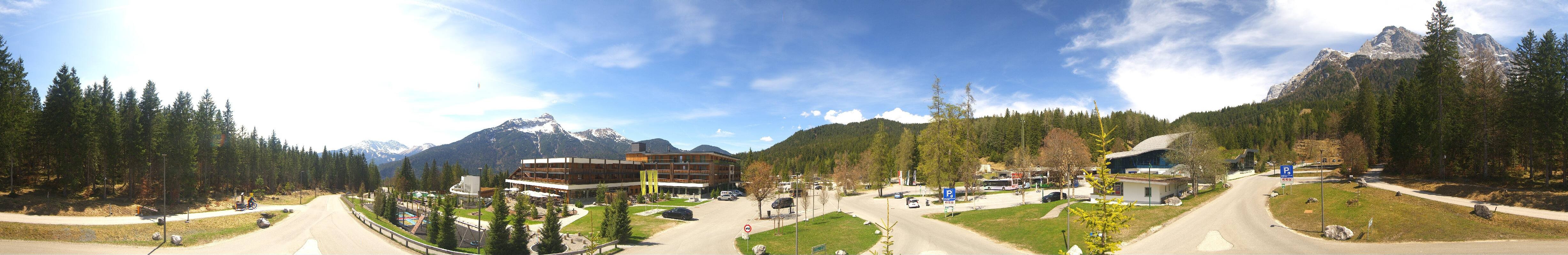 Archived image Webcam Ehrwald: Base Station Tiroler Zugspitzbahn