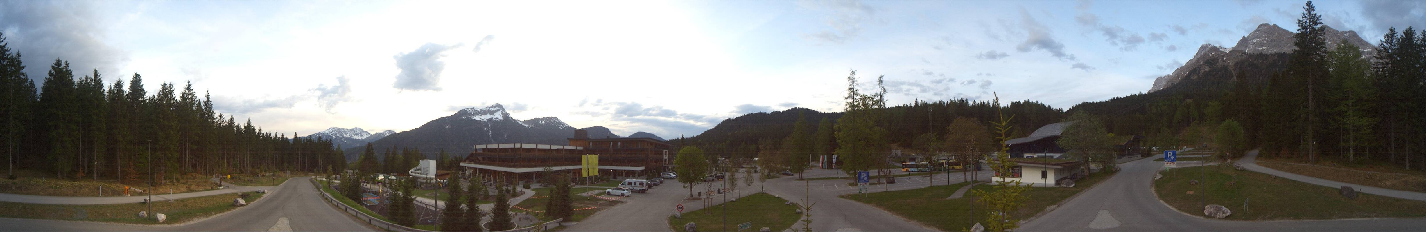 Archived image Webcam Ehrwald: Base Station Tiroler Zugspitzbahn