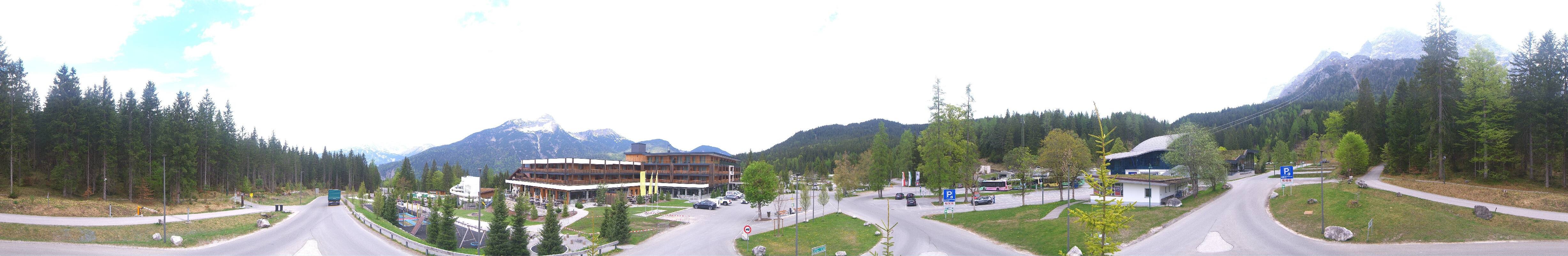 Archived image Webcam Ehrwald: Base Station Tiroler Zugspitzbahn