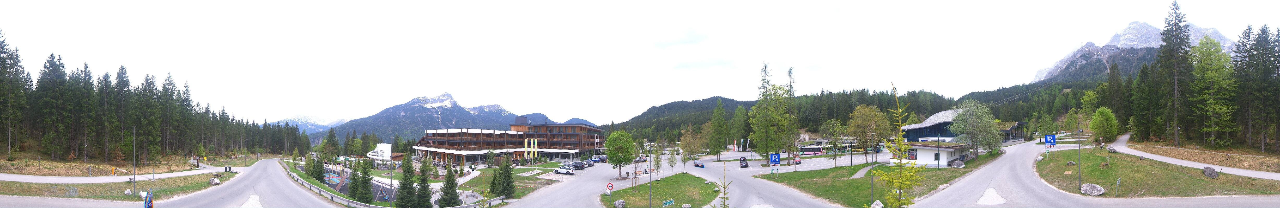 Archived image Webcam Ehrwald: Base Station Tiroler Zugspitzbahn