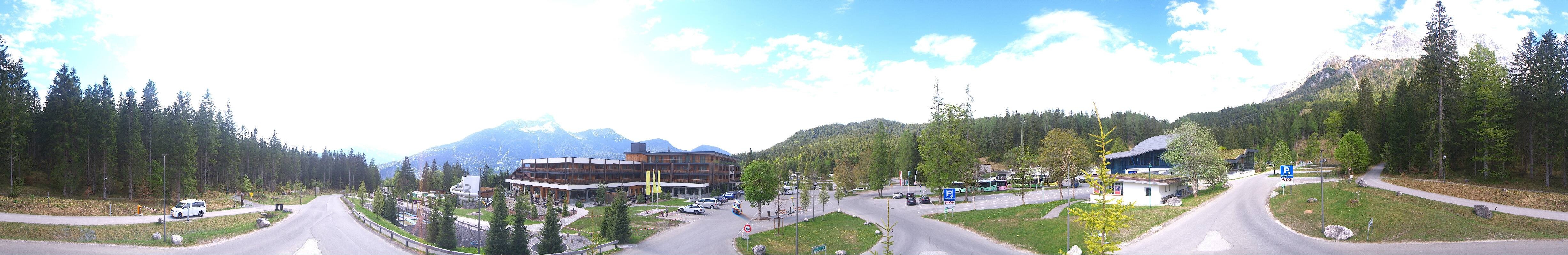 Archived image Webcam Ehrwald: Base Station Tiroler Zugspitzbahn