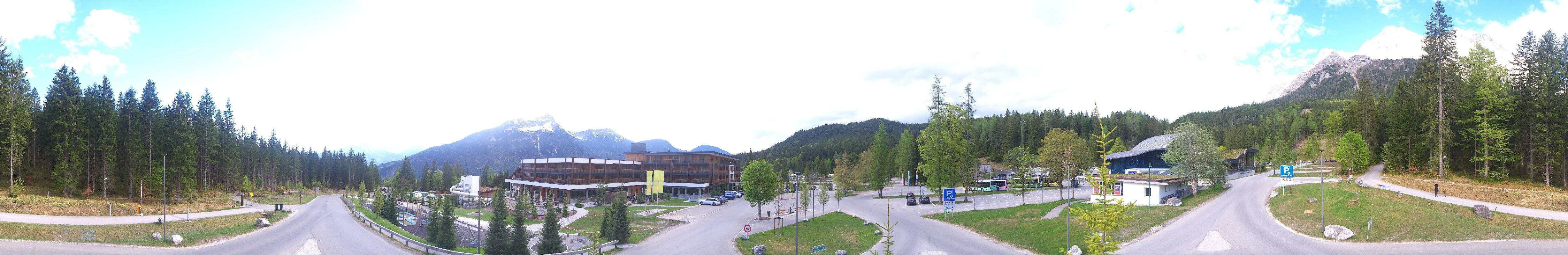 Archived image Webcam Ehrwald: Base Station Tiroler Zugspitzbahn