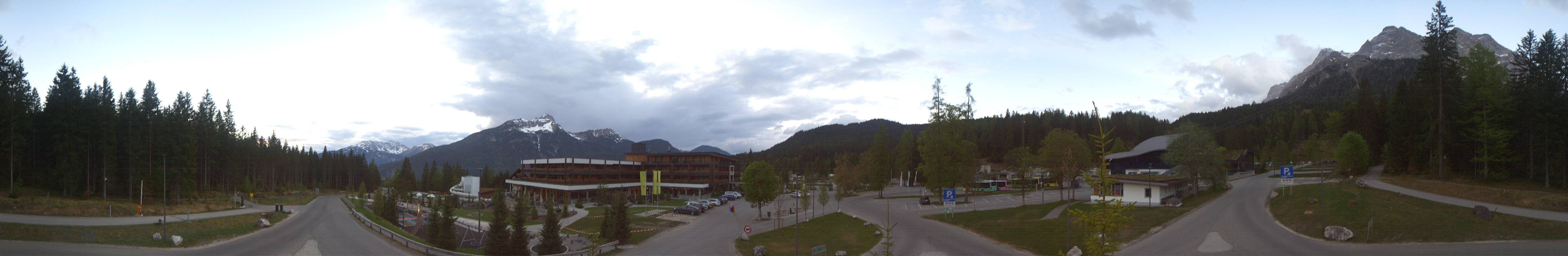 Archived image Webcam Ehrwald: Base Station Tiroler Zugspitzbahn