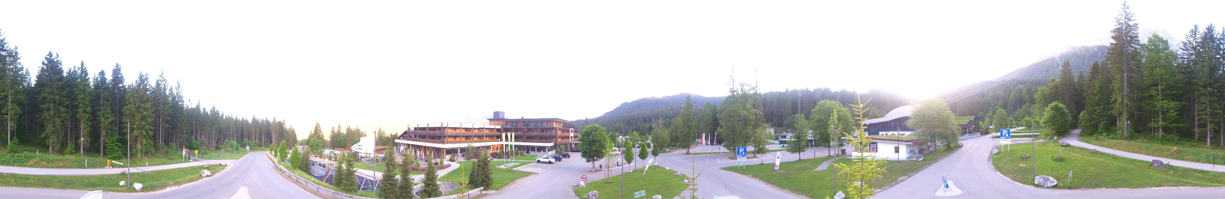 Archived image Webcam Ehrwald: Base Station Tiroler Zugspitzbahn