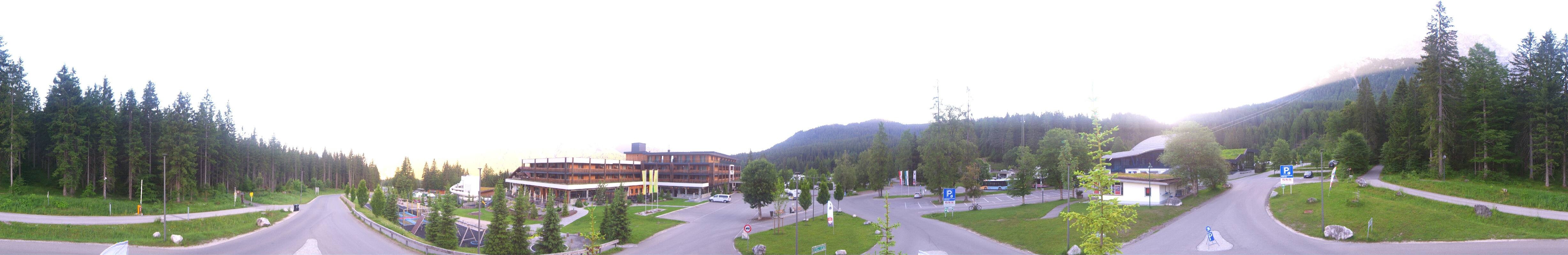 Archived image Webcam Ehrwald: Base Station Tiroler Zugspitzbahn