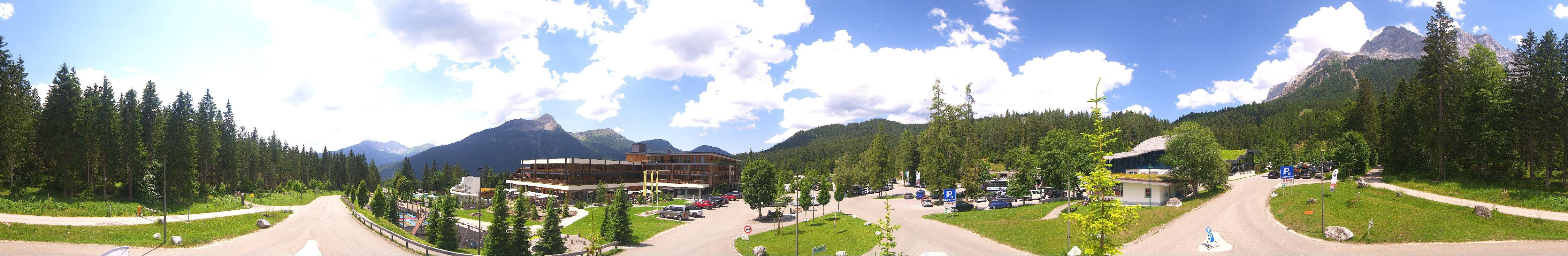 Archived image Webcam Ehrwald: Base Station Tiroler Zugspitzbahn