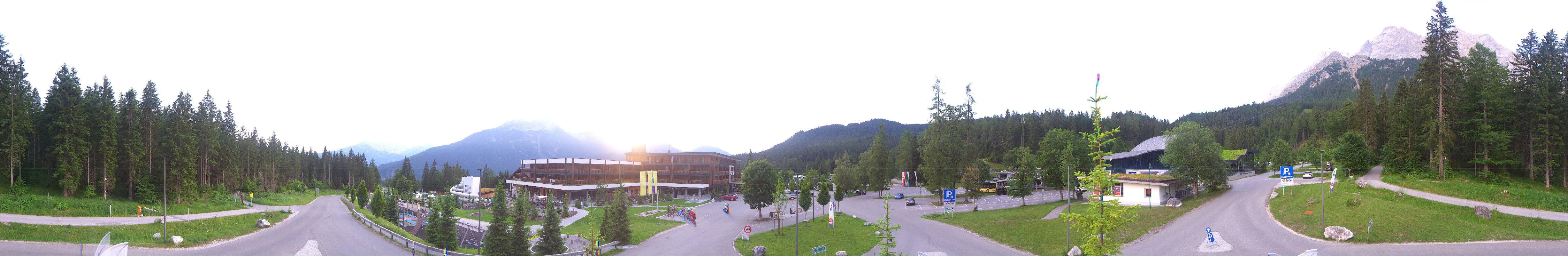 Archived image Webcam Ehrwald: Base Station Tiroler Zugspitzbahn