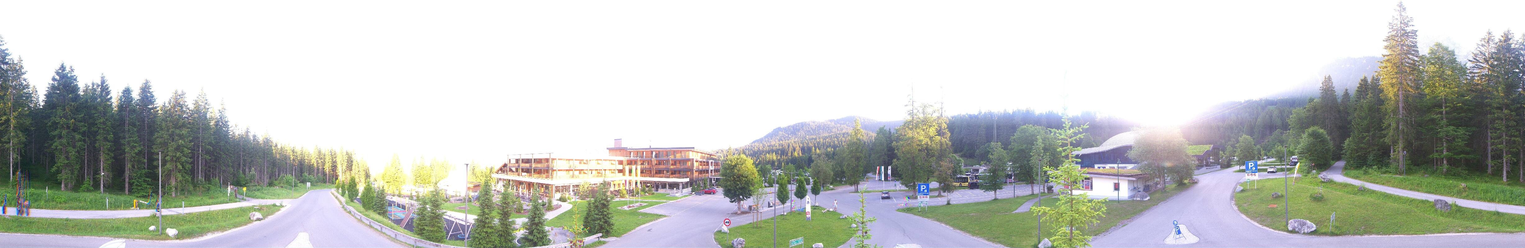 Archived image Webcam Ehrwald: Base Station Tiroler Zugspitzbahn