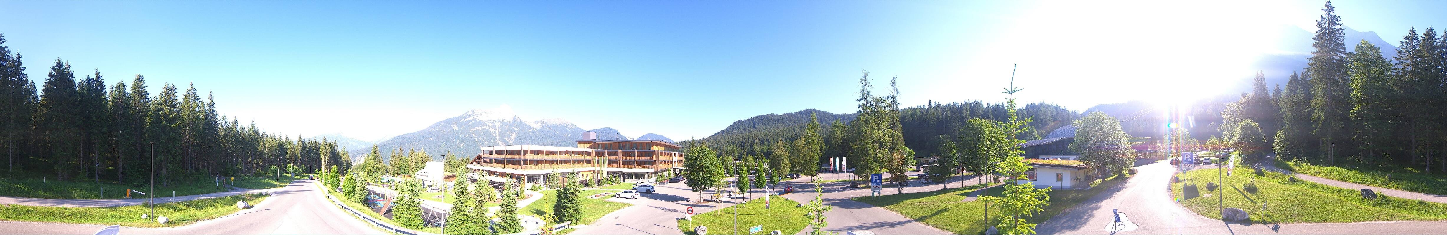 Archived image Webcam Ehrwald: Base Station Tiroler Zugspitzbahn