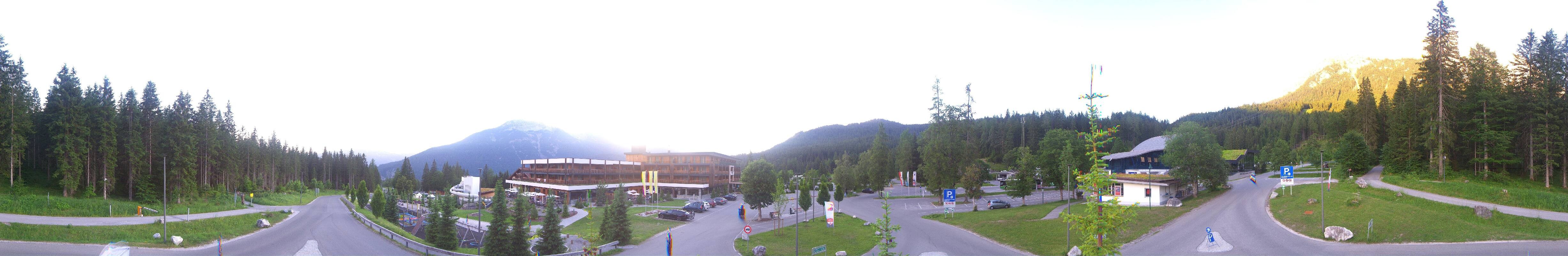 Archived image Webcam Ehrwald: Base Station Tiroler Zugspitzbahn
