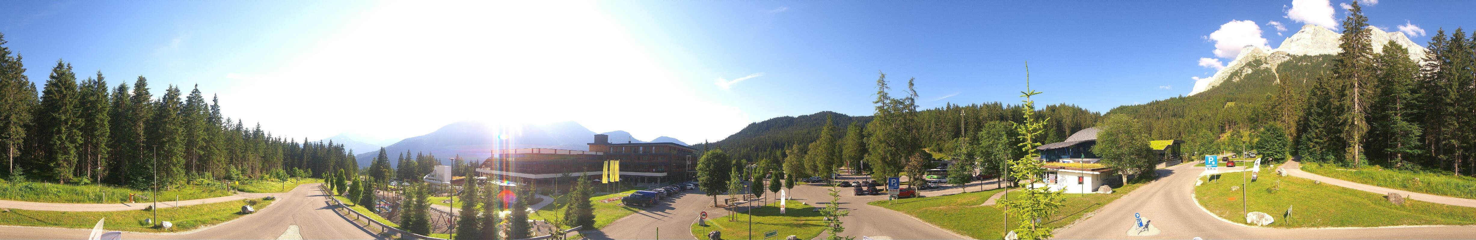 Archived image Webcam Ehrwald: Base Station Tiroler Zugspitzbahn