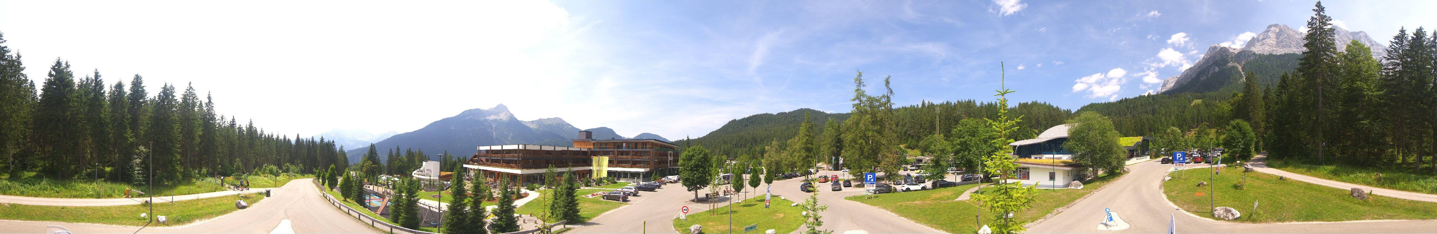 Archived image Webcam Ehrwald: Base Station Tiroler Zugspitzbahn