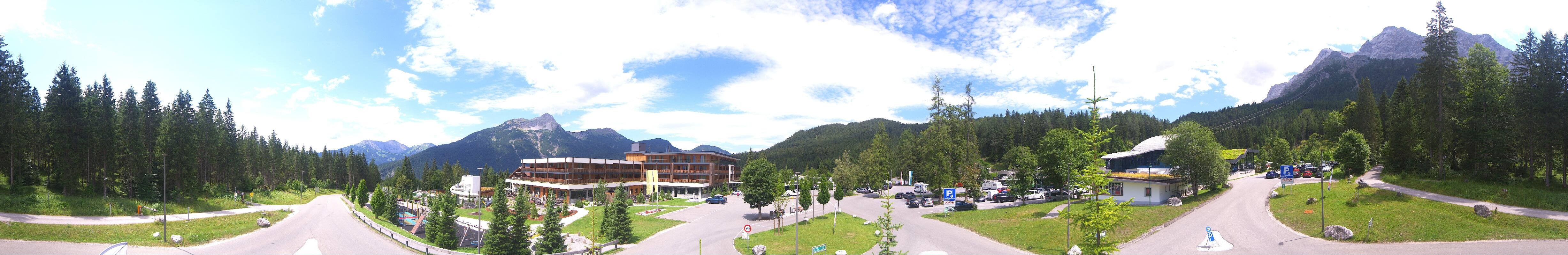 Archived image Webcam Ehrwald: Base Station Tiroler Zugspitzbahn