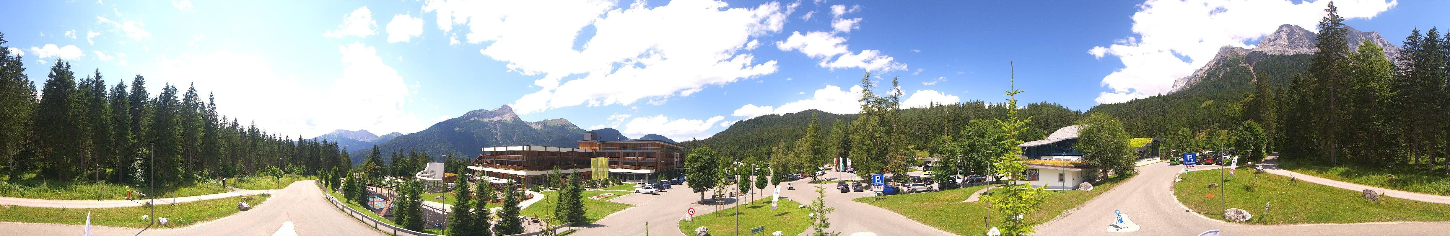 Archived image Webcam Ehrwald: Base Station Tiroler Zugspitzbahn