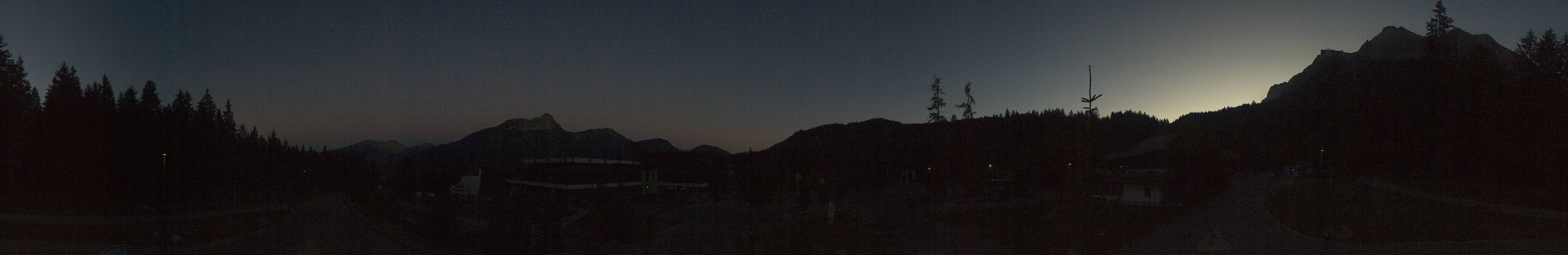 Archived image Webcam Ehrwald: Base Station Tiroler Zugspitzbahn