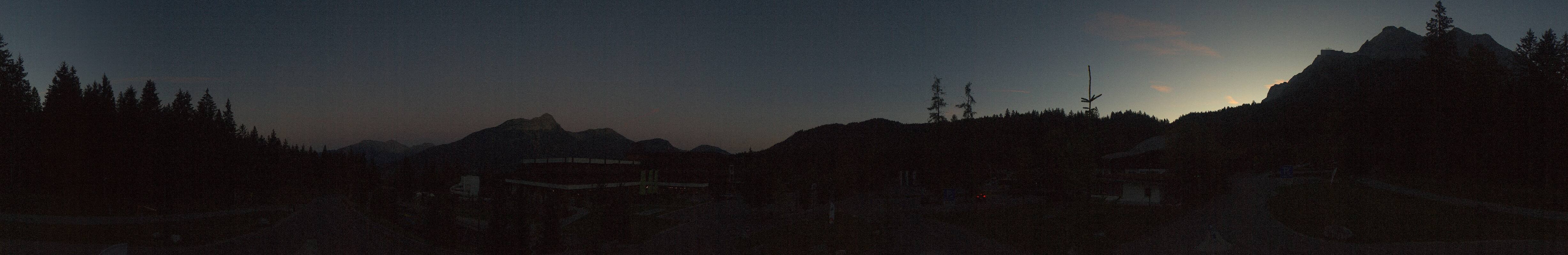Archived image Webcam Ehrwald: Base Station Tiroler Zugspitzbahn