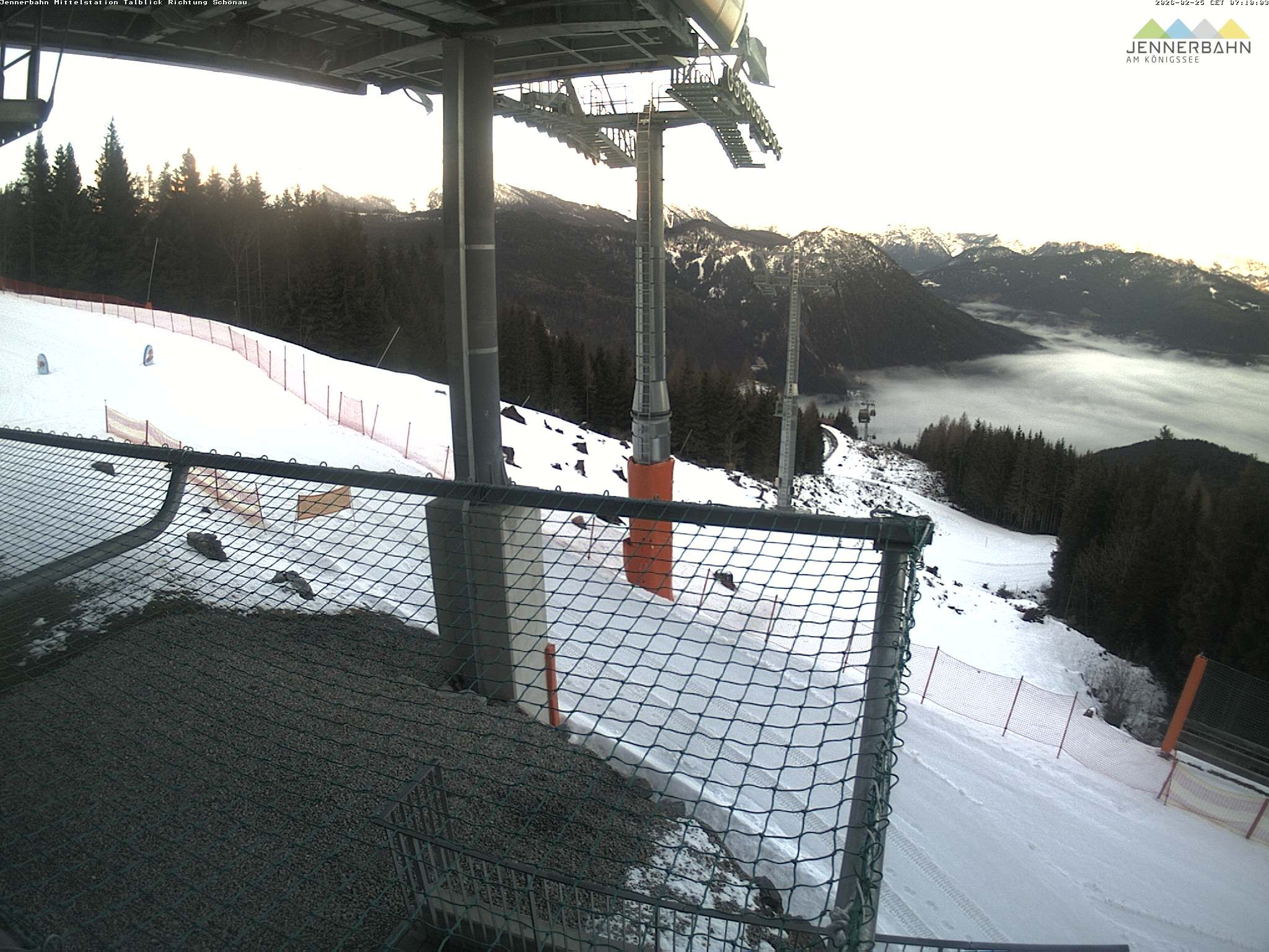 Archived image Webcam View from Midway Station